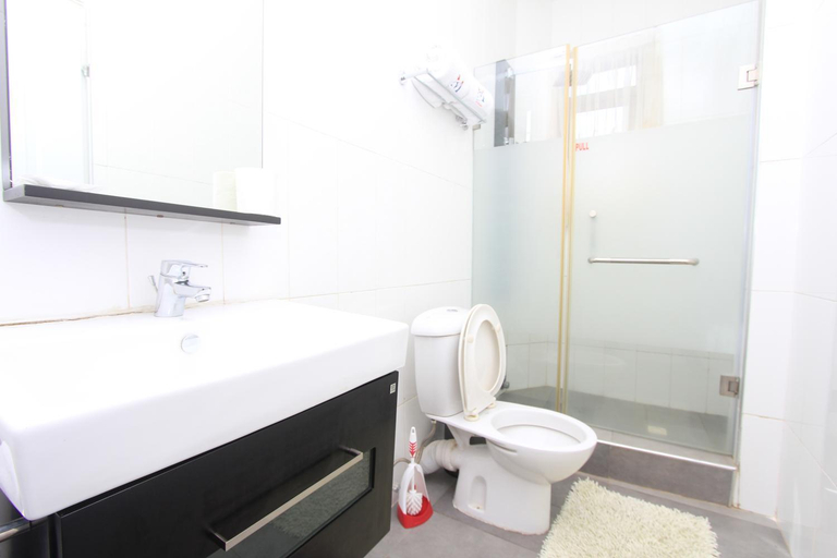Bathroom 2, Mawuli Hotel, Adansi North