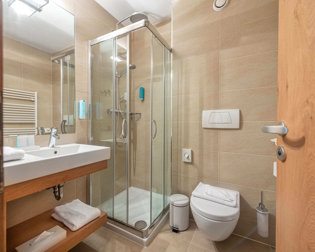 Bathroom 5, Seehotel Urban, Feldkirchen
