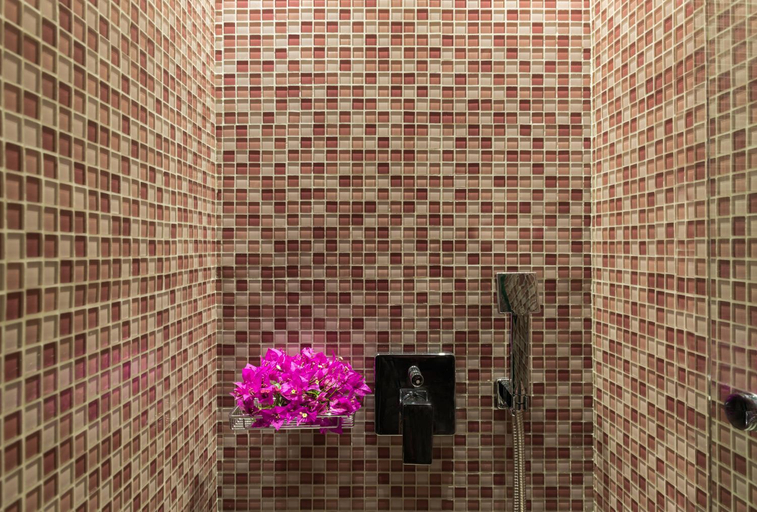 Bathroom 4, Sweet Pop, South Aegean