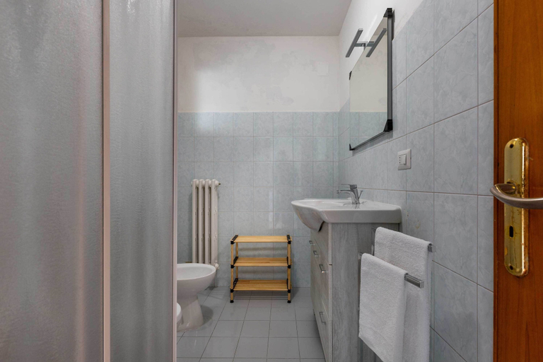 Bathroom 3, 3729 Pio Apartment by Barbarhouse, Lecce