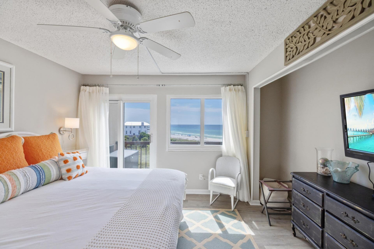 Bedroom 1, Pinnacle Port 304a, Bay