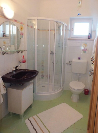 Bathroom 3, Müllers Ferienhaus Waldhof, Dombóvár