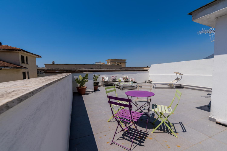 Others 5, Flamingo B&B, Napoli