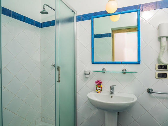 Bathroom 4, Hotel Ossidiana, Messina