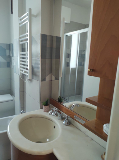 Bathroom 4, Sette Cuscini affittacamere, Macerata