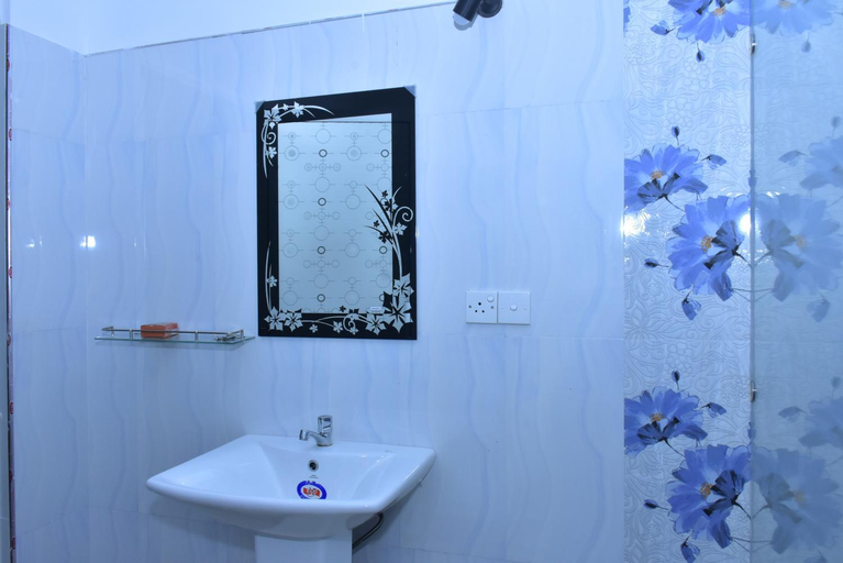 Bathroom 3, La Casa Safari Cottages & TREE HOUSE, Sevanagala
