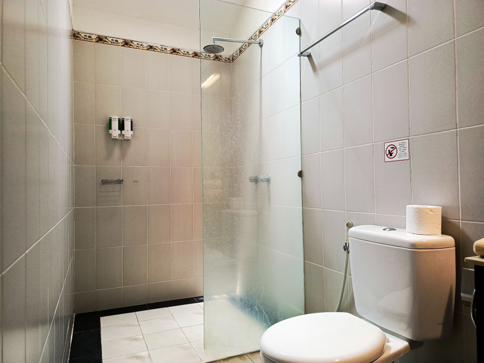 Bathroom 3, Tanjung Lima Hotel Legian, Badung