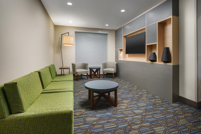 Public Area 4, Holiday Inn Express & Suites OAKHURST-YOSEMITE PARK AREA, Madera
