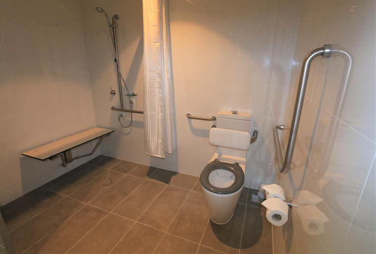 Bathroom 5, Rydges Gold Coast Airport, Gold Coast
