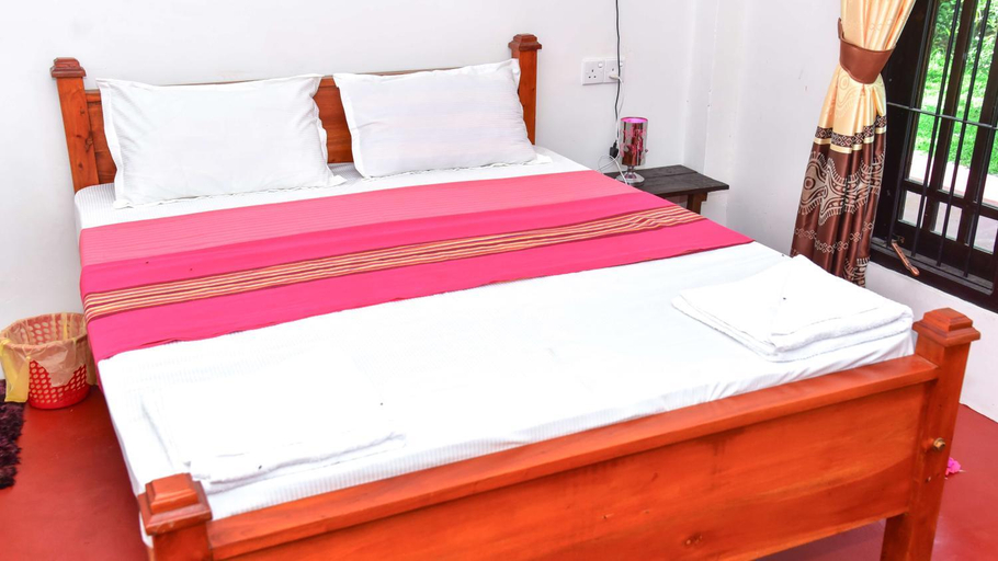 Bedroom 2, Smashing Inn, Dambulla
