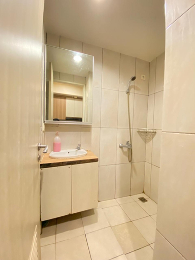 Bathroom, Diamond Property at Grand Kamala Lagoon, Bekasi
