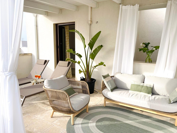 Others 4, Ideal Rooms, Lecce