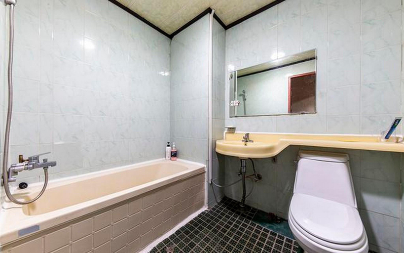 Bathroom, Chungju London Park, Chungju