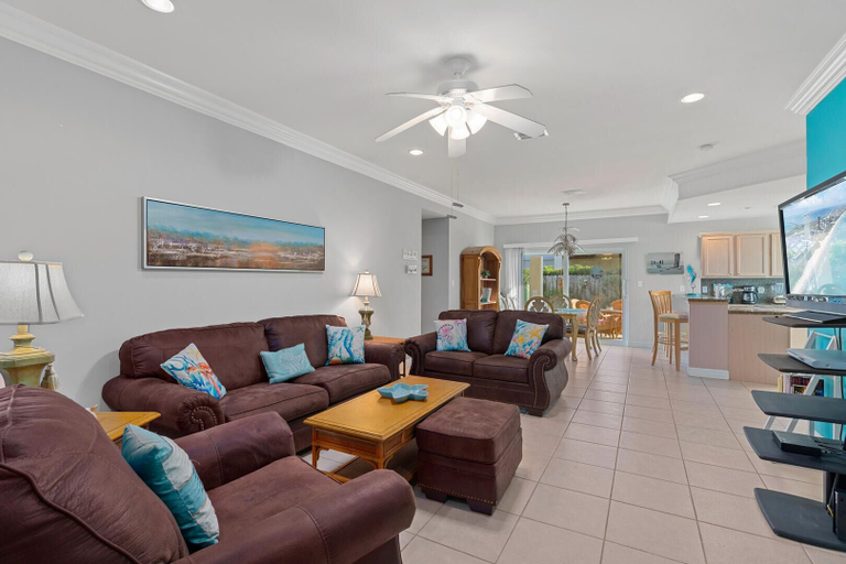 Others 5, Ground Floor Condo W/pool & 1/2 Block to Beach!, Cameron