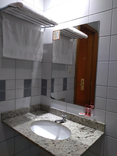 Bathroom 5, Flat Athenas 611, Salvador