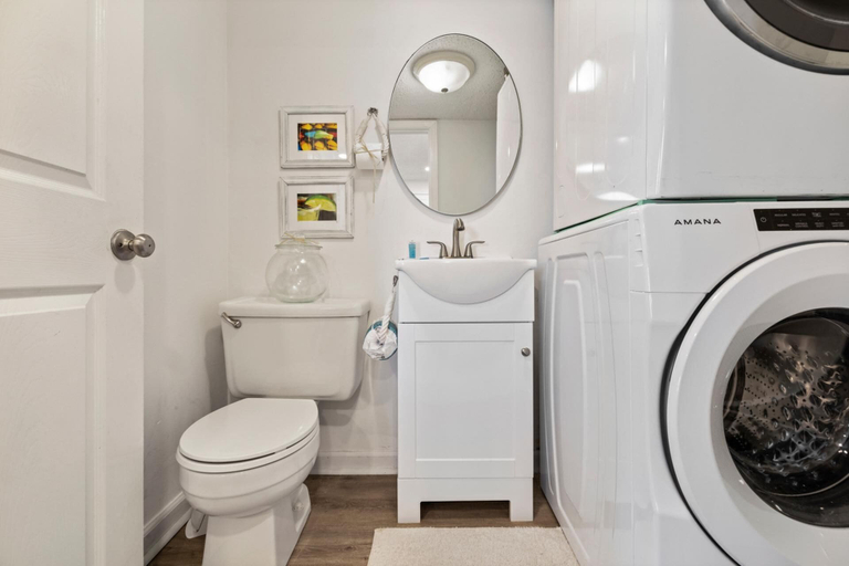 Bathroom 3, Pinnacle Port 304a, Bay