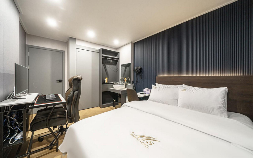 Bedroom 3, Hwagok MS, Gangseo