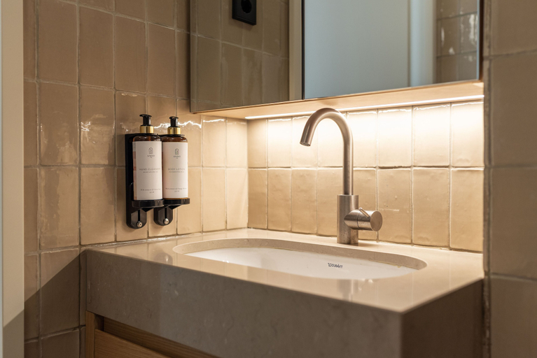 Bathroom 2, Ando Living Santa Catarina House, Porto