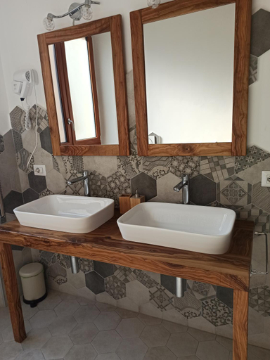 Bathroom 3, Alle Mura di San Giovanni, Roma