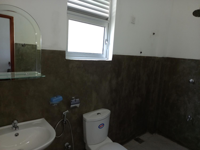 Bathroom 3, BAWANS VILLA Holiday Home for Family or Group, Hikkaduwa