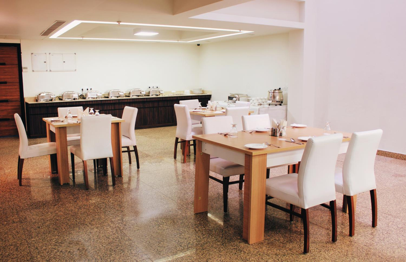 Food & Drinks 5, Hotel Ivory 32, Delhi