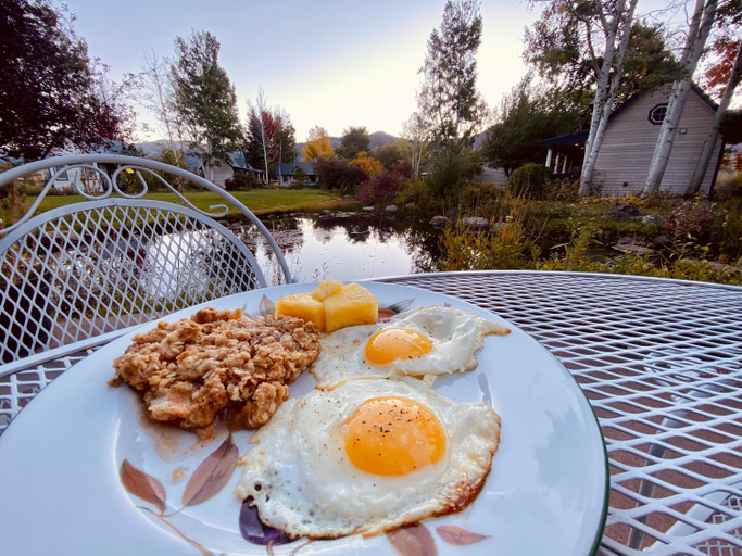 Food & Drinks 5, Apple Orchard Inn Cottages, La Plata