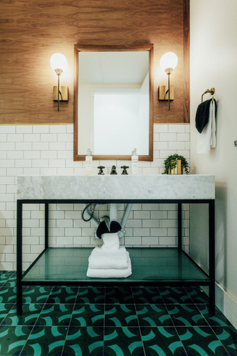 Bathroom 3, Reunion Hotel, Davidson