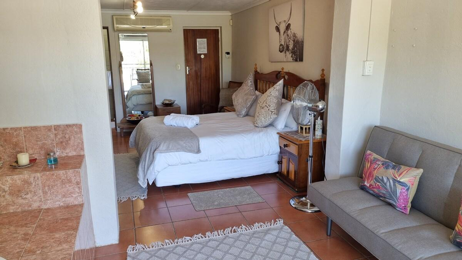 Bedroom 2, Spandau Manor, Cacadu