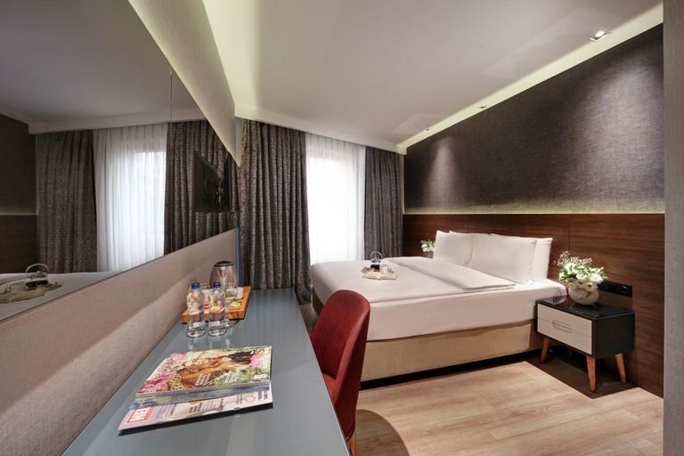 Bedroom 3, Dora Pera Hotel, Beyoğlu