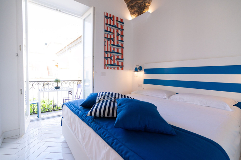 Bedroom 3, Lampara, Napoli