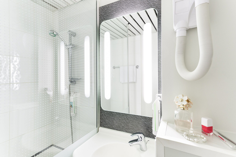 Bathroom 3, ACE Hôtel Travel Fabrègues - A9 Montpellier Sud, Hérault