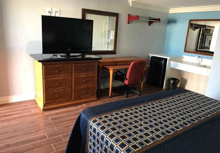 Bedroom 4, Driftwood Motel, Los Angeles