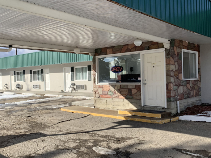 Exterior & Views 2, Castle Motel Edson, Division No. 14