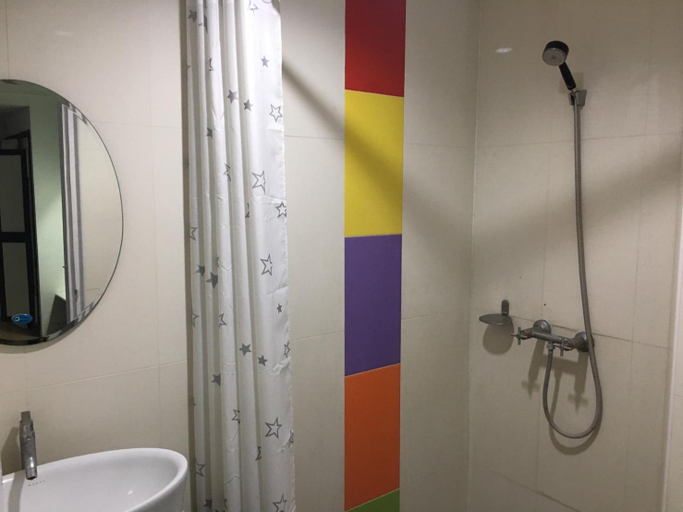 Bathroom 4, Highway Hotel, Muang Chiang Mai
