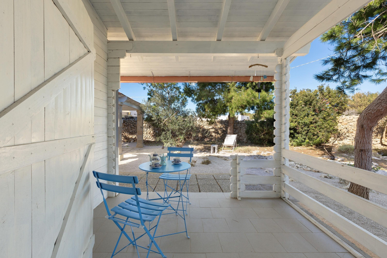 Others 5, 3716 Villetta White by Barbarhouse, Lecce