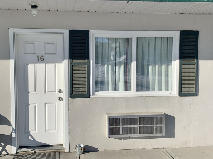 Exterior & Views 2, Castle Motel Edson, Division No. 14