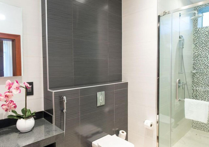 Bathroom 3, The Envoy, AbujaMun