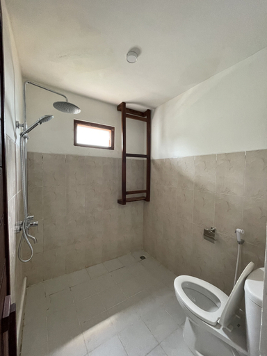 Bathroom 3, THELOCAL AREGULING, Lombok