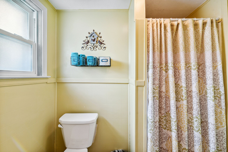 Bathroom 3, Sunset Acres Motel, Lenawee