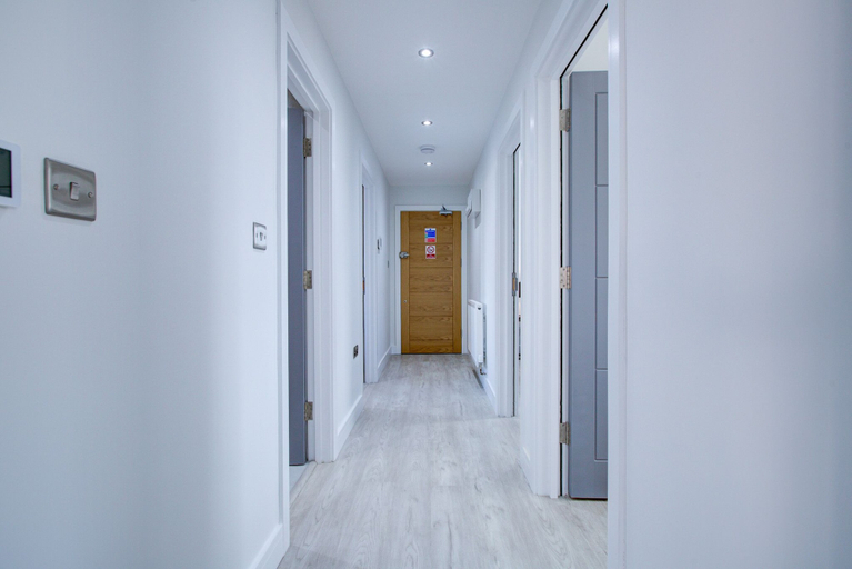 Others 5, Hybrid Resi - Uxbridge, London