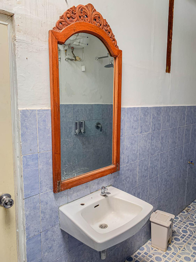 Bathroom 11