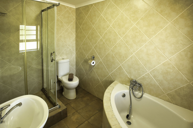 Bathroom 3, Oppi Stuppi Langebaan 4-Sleeper, West Coast