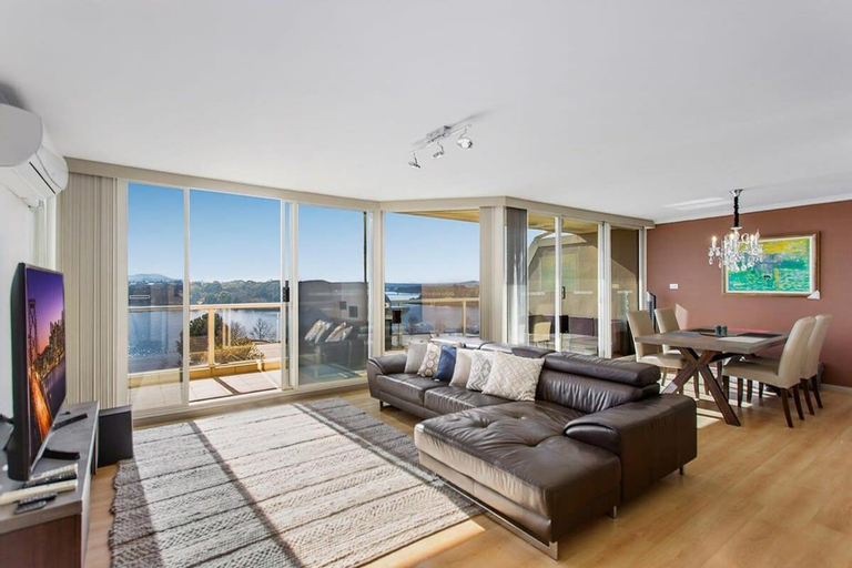 Others 4, 2-Bed Unit with Balcony BBQ & Stunning Lake Views, Canberra