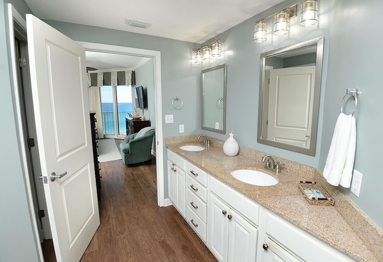 Bathroom 4, Grandview East 702, Bay