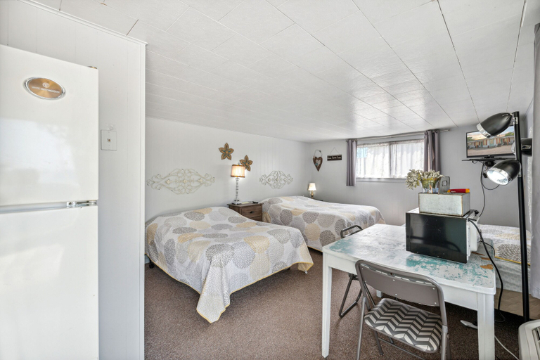 Bedroom 2, Sunset Acres Motel, Lenawee