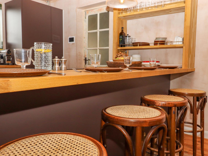 Food & Drinks, Oak Meadow, East Sussex