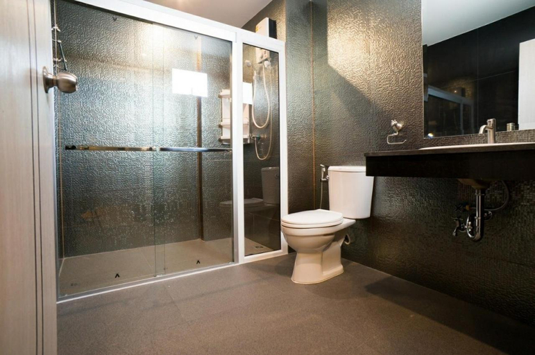 Bathroom 2, DB PLUS 6, Wang Thonglang