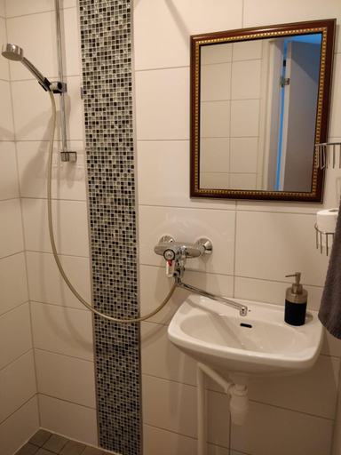 Bathroom, Gasthaus Henri, Finland Proper