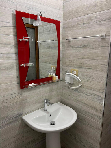 Bathroom 4, The White Villa - Guest House, Skraparit