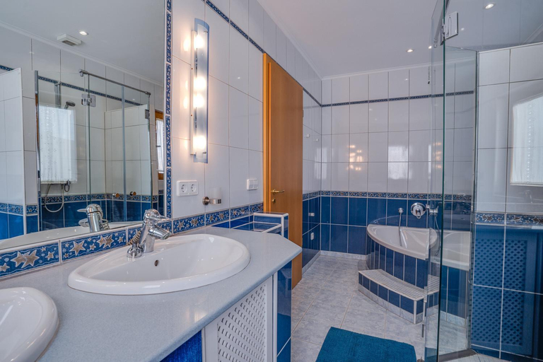 Shower 2, Villa Puerto Alcudia - Lago Aran Berna by PriorityVillas, Baleares